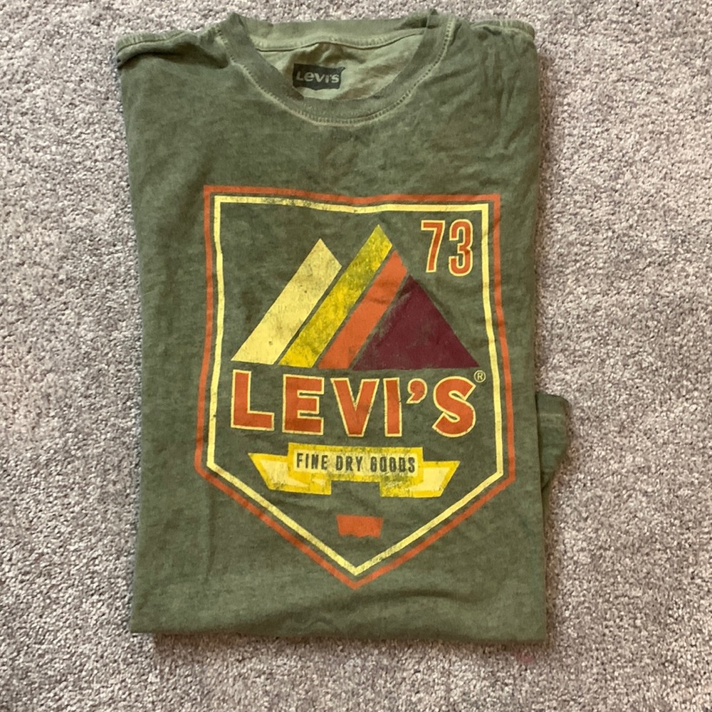 Levi’s shirt sleeve tee shirt